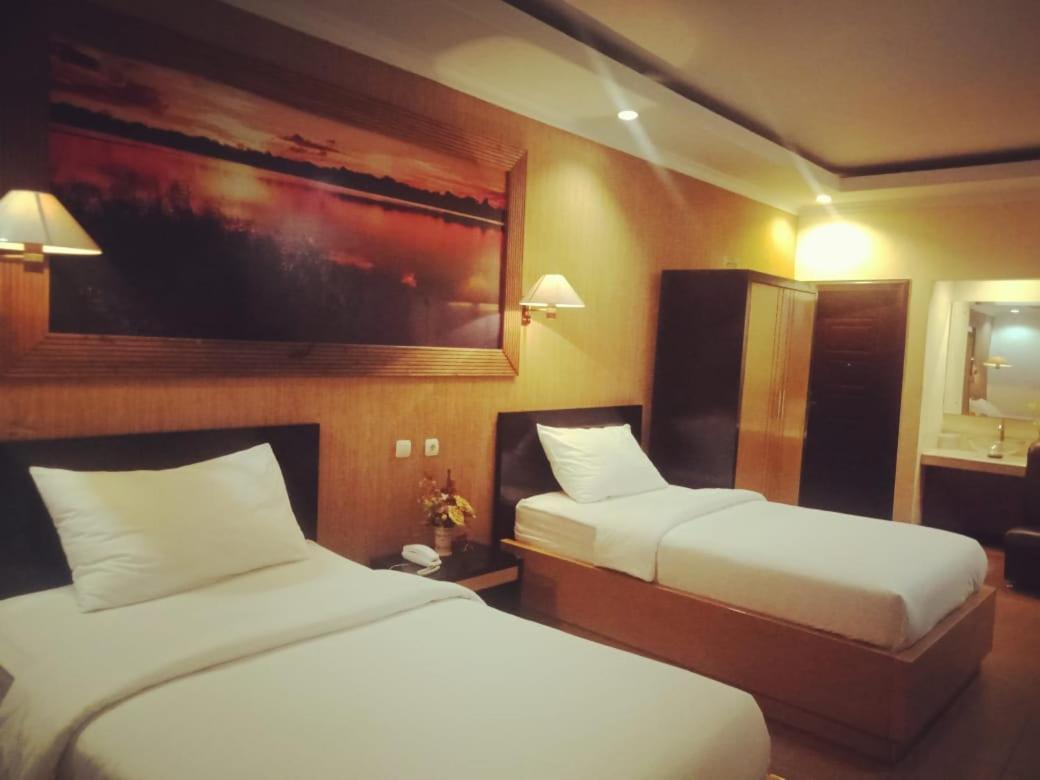 Hotel Kencana Rembang Exterior foto